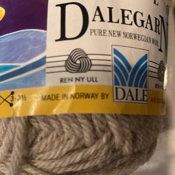 NWT & Vintage 8 Skeins Lopi Light & Dalegarn light tan Wool - Picture 6 of 6